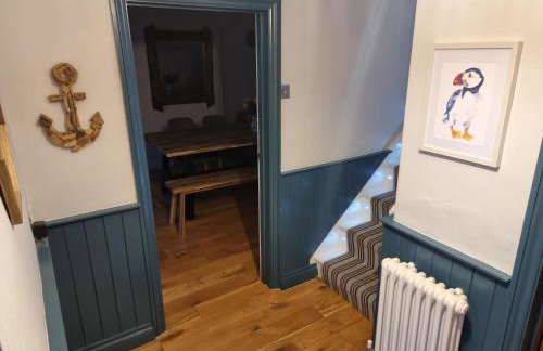 Neet Retreat - sleeps 7 next to beach - Foto 4