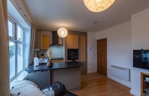 Luxury 1st floor modern flat, close to city with free parking - Photo 16