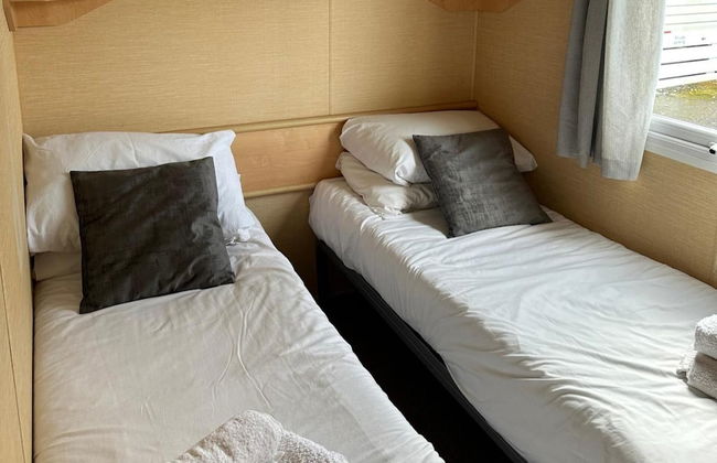 Newquay - Caravan - Sleeps 8 - Parking - Seaside - Foto 3