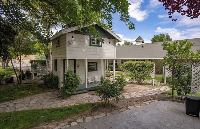 Victorian Manor In Paso Robles Wine Country + Pool, Hot Tub, Firepit, Tennis Court Sleeps 28 - Photo 28