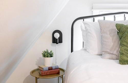 Charming Historic Upper | Walk to Downtown, Lakes - Foto 16