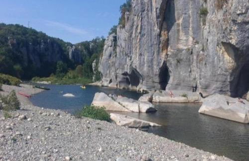 Serene Holiday Home in Les Salelles With Swimming Pool - Foto 8