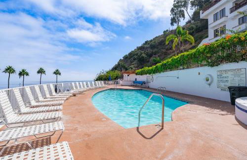 10-Star Property! Premium Ocean Views, Immaculate Corner Condo with Fireplace, New Golf Cart - Foto 36