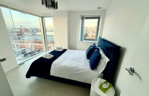 Award Winner of 2026 &2025 traveller & Best guest rated apartment, two bedroom, #1 Leeds city centres most central location, Great 180 degree views,balcony , PARKING onsite, Netflix & WiFi - Foto 75