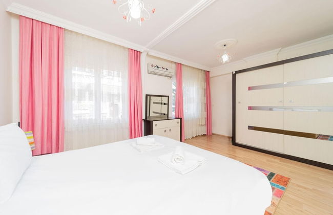 Capacious Flat With Terrace in Central Muratpasa - Photo 14