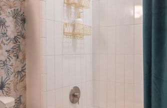 Two Story Penthouse, 2 Bedrooms with 2 and a half bathrooms, 2 Balconies, Skyline View, Pool - Foto 35