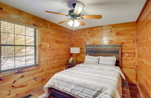 Steps to Lake Lanier Wooded Escape with Boat Dock - Foto 19