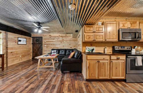 Rustic Barn Retreat w Hot Tub Game Room & FirePit - Photo 38