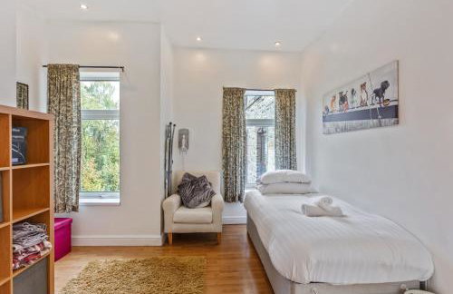 Contractors & Pets Welcome - Sleeps 1-4, less than 1 mile from M606, Ideal for Longer Stays - Foto 61