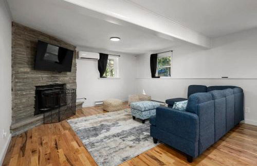 *NEW* Large Backyard ~ Game Room ~ Firepit ~ Lake - Foto 22