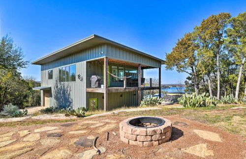 Lake Granbury Views and Game Room! Modern Escape - Foto 31