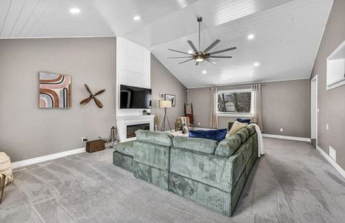 Swim and Relax In our Pool and Hot Tub and Recently Renovated - Photo 11