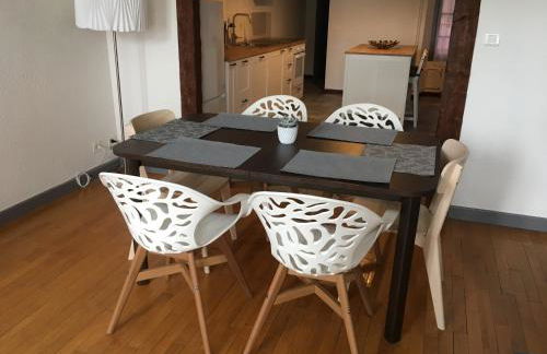 Grands Gîtes de charme avec jardin, lieu calme et paisible en plein coeur d'Arbois, linge inclu, lits faits à l'arrivée et ménage en fin de séjour - Foto 27