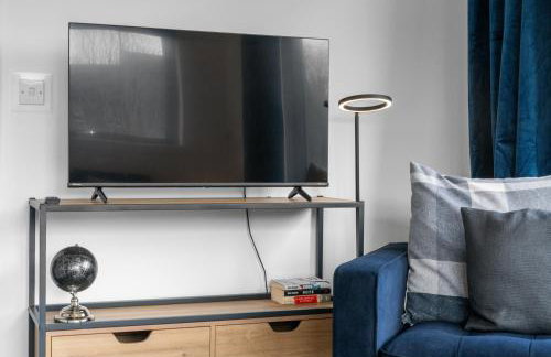Modern Stirling Apartment - Free Parking - Photo 8