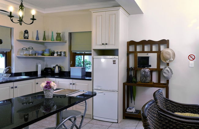 Petit Plaisir is a Romantic Self-catering Cottage on the Side of the Village no1 - Foto 14