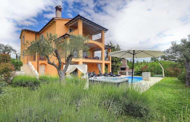 Villa in Rakalj Near Beaches With Pool - Photo 32