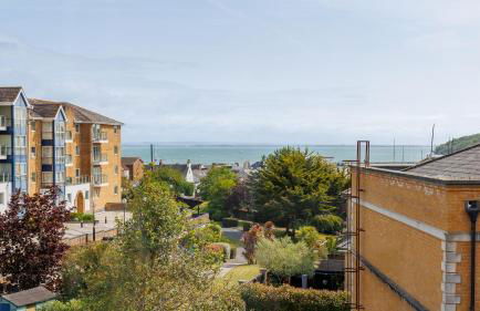 Heart of Cowes - 10 Guests, 200m to Town, Sea View - Photo 14