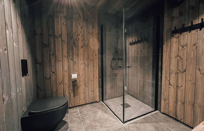 Modern Mountain Cabin - Outdoor Hot Tub - 8 Beds - Photo 20