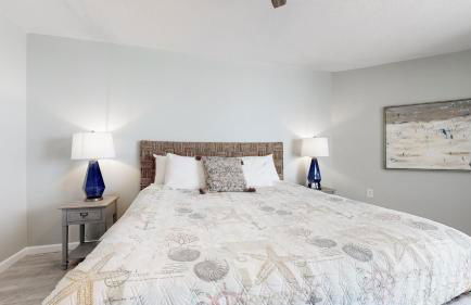 Beachfront - Renovated - Gulf view Bedroom - FLPCB5 - Foto 6