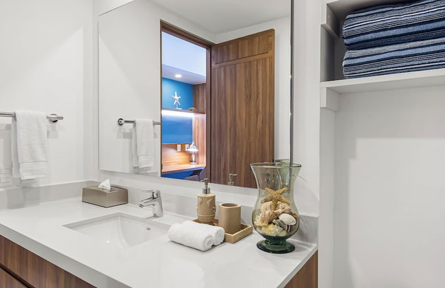 Oceanfront 1BR with Balcony & Pool - Foto 18