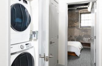 Spacious Luxury 2BR Apt Near Fiserv with Parking - Foto 9