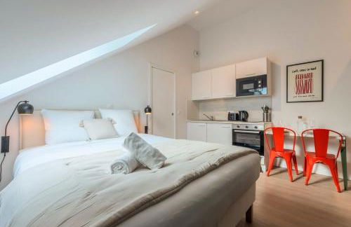 Studio sous les combles côté cour, parking gratuit - Foto 6