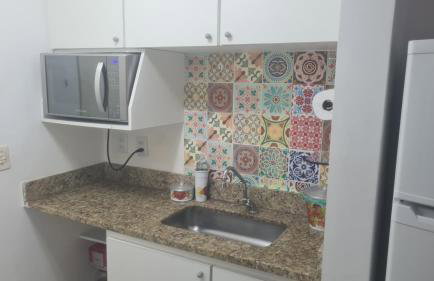 Apartamento com varanda de frente para o MAR - Angra dos Reis - Shopping Piratas - Portaria 24hs - Foto 17