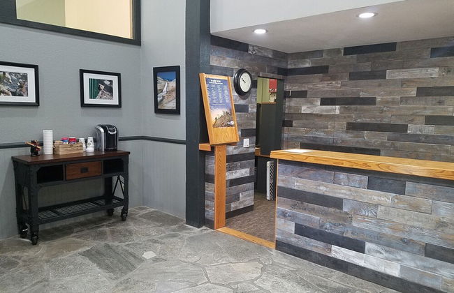 Mammoth Ski & Racquet Club - Photo 2