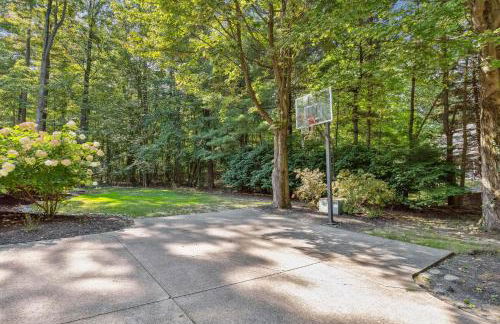 Great Group Getaway: Games Galore + Outdoor Oasis - Foto 24