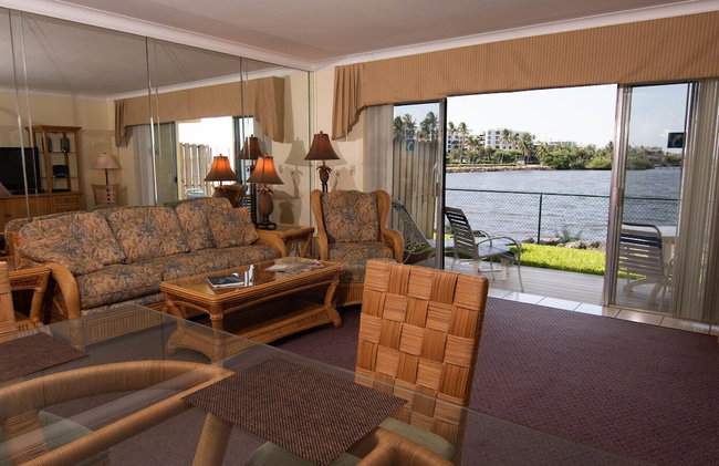 Palm Beach Waterfront Suites - Photo 64