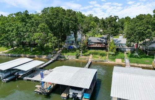Pet-Friendly Lakefront Home in a Quiet Cove w/ Netflix, Outdoor Seating, Boat Slip - Foto 30