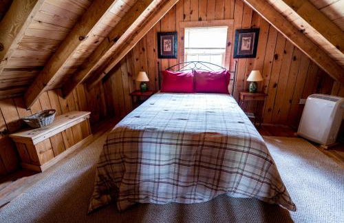 Creekside Hideaway Rustic Cabin - Secluded, Creekside Family Cabin - Foto 15