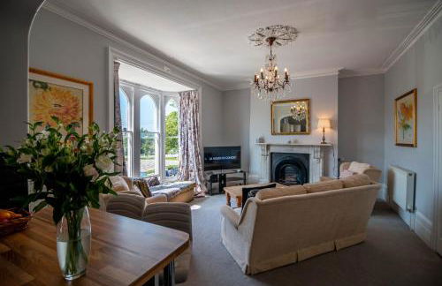Grand 2 bed Georgian apartment at Florence House with king bed, in the heart of Herne Bay & 300m from beach - Foto 1