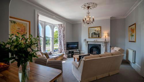 Grand 2 bed Georgian apartment at Florence House with king bed, in the heart of Herne Bay & 300m from beach - Foto 1