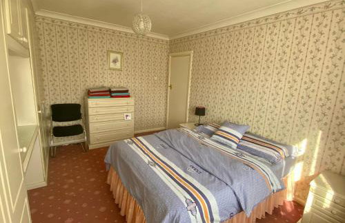 Barking London House sleeps 12 - parking - train tube - airport - Foto 5