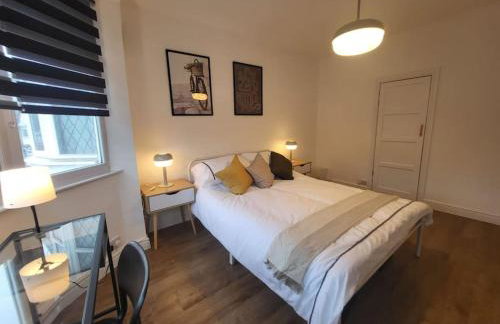 4 Bedroom House - Free Parking, Great access to London, Herts, Essex - Photo 14