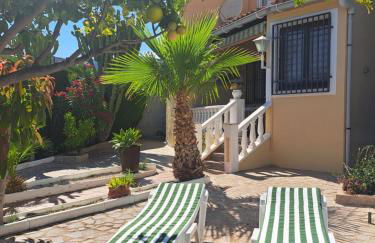 Paraíso Familiar en Marisol Park Bungalow con Piscina, Tenis y Parking - Foto 2