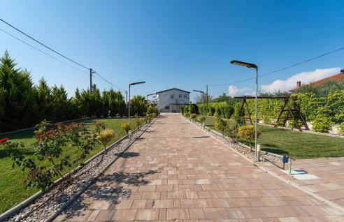 Four-Bedroom Holiday Home In Islam Latinski - Photo 23