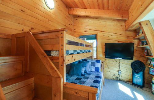 Hot Tub and Games! Lakeside Sherwood Forest Cabin - Foto 20