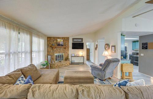 Lakefront Gun Barrel City Home with Dock and Deck - Foto 1