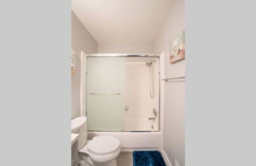 Luxury stay near Oakridge Mall for vacation/work - Foto 33