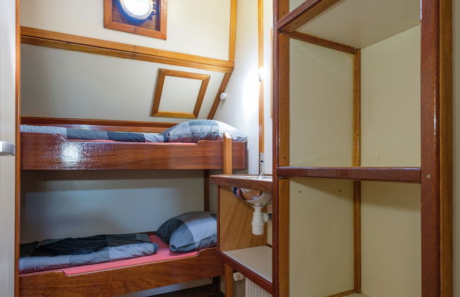 Boat in Leiden Near City Center & Museums - Foto 10