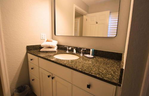 Luxurious 3-Bedroom Condo in Reunion Resort - Foto 27