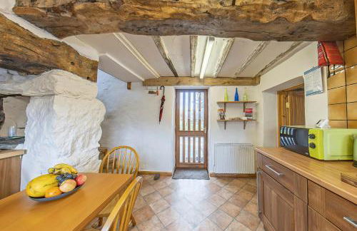 Beautiful 16th Century Ty Cerrig Cottage, set in stunning grounds with great views - Photo 6