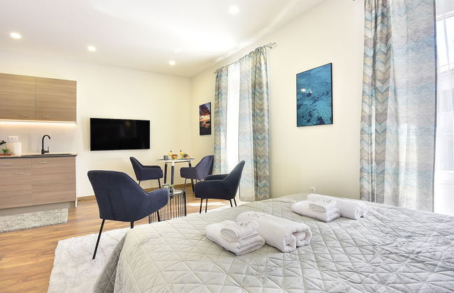 D&A Central Luxury Apartments - Photo 32