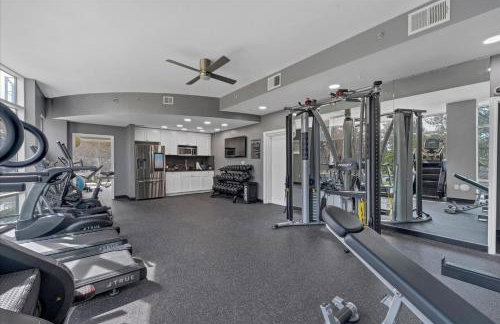 Luxurious 2 Beds 2 Baths Downtown Apartment - Photo 33