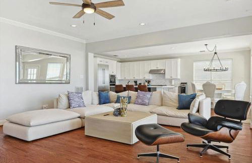 The Best of Lakeside Living - Luxury at its Finest - Photo 8