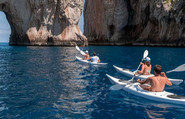 Tour en kayak por Capri - Foto 1