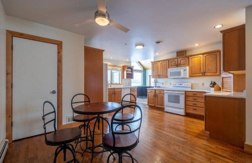 Mountain View Home w/Hot Tub - Close to Downtown! - Foto 21