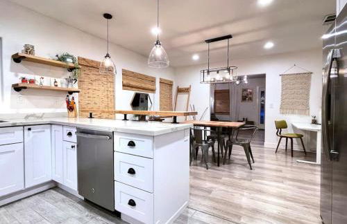 King Bed-Private Yard-Driveway Parking - Photo 12